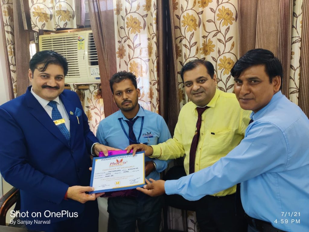 Om Parkash - kotwdar - June Month Achiever awarded by Fm Bhaskar Dhayani and Managing Director Sanjay Narwal - Phoenix Life Science PVt. Ltd.